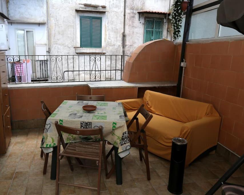 Casa Vacanza Russo Enzo เนเปิลส์ ภายนอก รูปภาพ