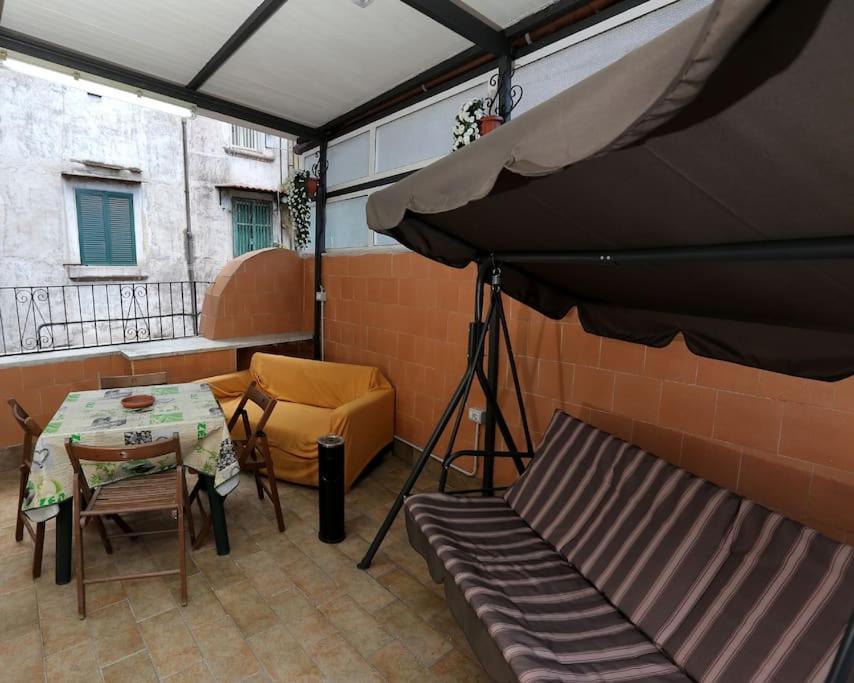 Casa Vacanza Russo Enzo เนเปิลส์ ภายนอก รูปภาพ