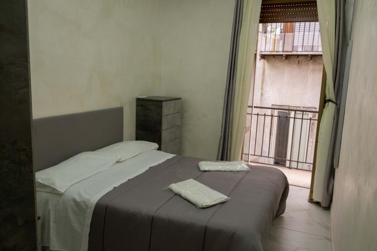 Casa Vacanza Russo Enzo เนเปิลส์ ภายนอก รูปภาพ