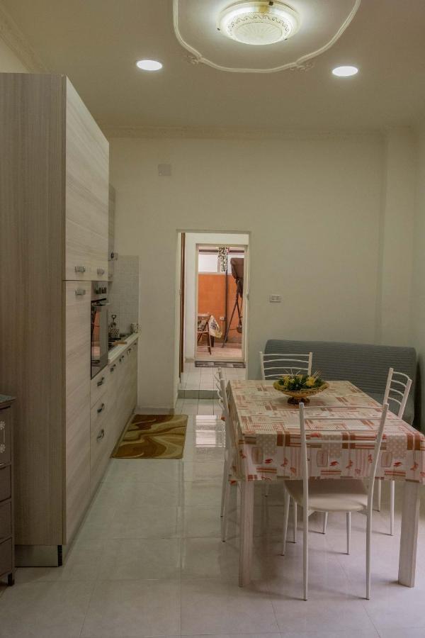 Casa Vacanza Russo Enzo เนเปิลส์ ภายนอก รูปภาพ