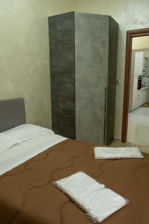 Casa Vacanza Russo Enzo เนเปิลส์ ภายนอก รูปภาพ