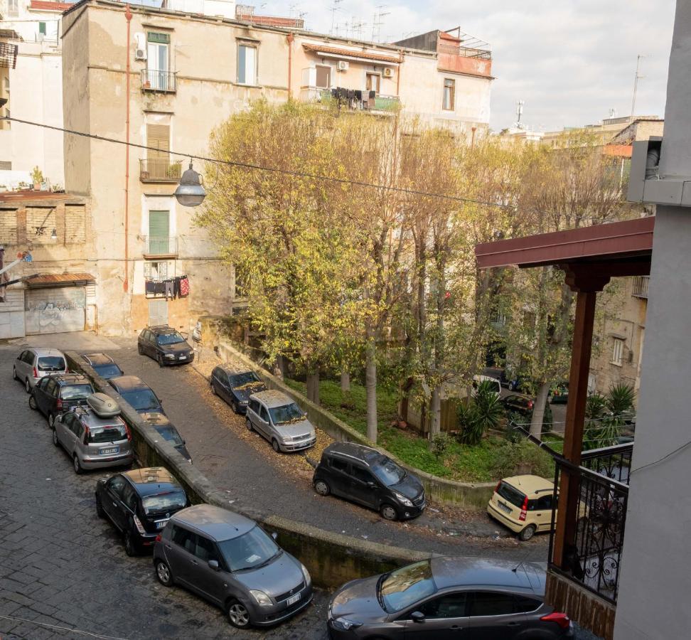 Casa Vacanza Russo Enzo เนเปิลส์ ภายนอก รูปภาพ