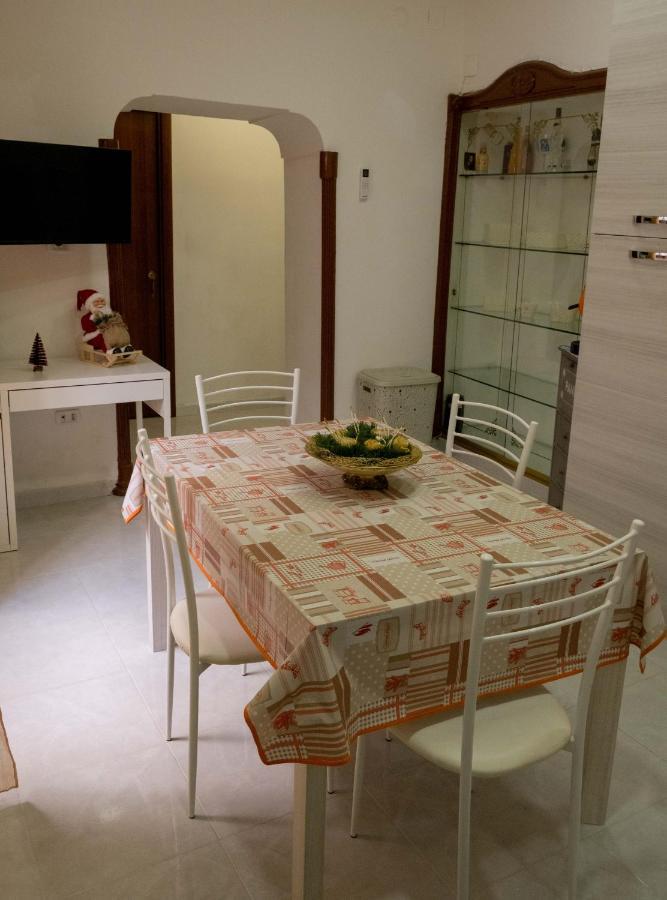 Casa Vacanza Russo Enzo เนเปิลส์ ภายนอก รูปภาพ